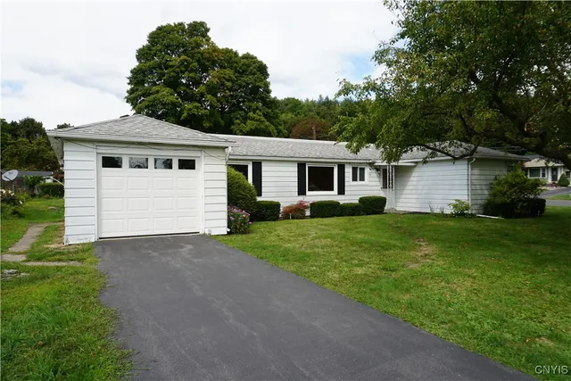 $209,900 | 5002 West Genesee Street, Camillus, NY 13031