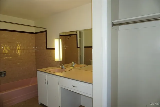 $209,900 | 5002 West Genesee Street, Camillus, NY 13031