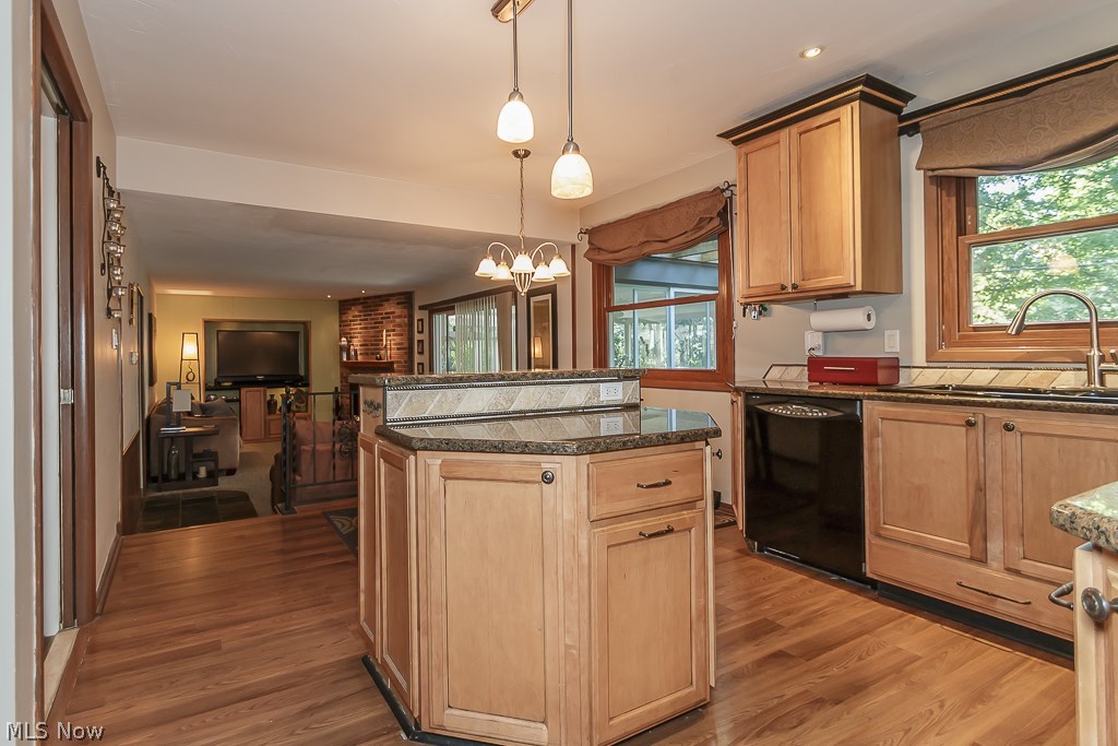 1023 Roland Road Lyndhurst, OH 44124 - Photo 7 of 33