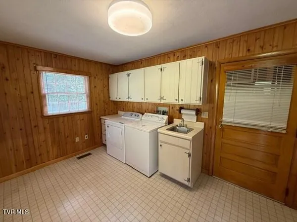 $330,000 | 18343 Westwood Drive, Abingdon, VA 24211