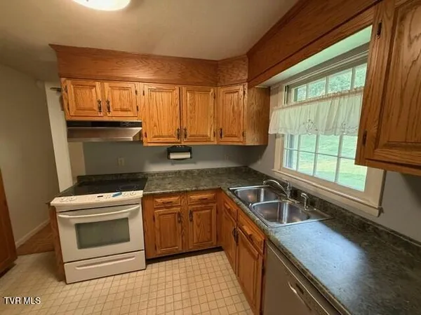 $330,000 | 18343 Westwood Drive, Abingdon, VA 24211