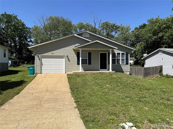 $184,900 | 1275 Casey Avenue, St. Clair, MO 63077