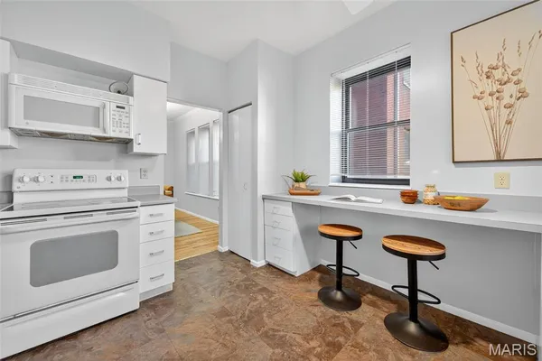$190,000 | 5559 Pershing Avenue, Unit 1F, St. Louis, MO 63112
