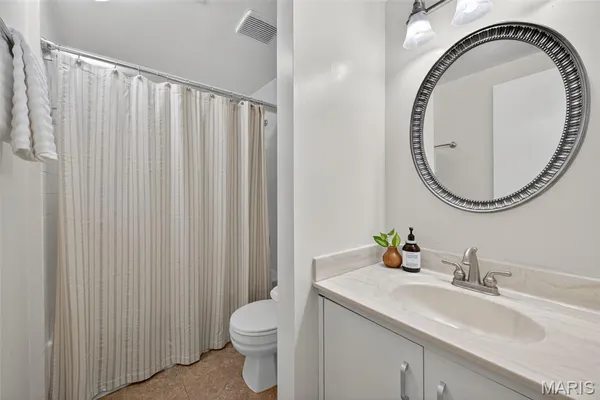 $190,000 | 5559 Pershing Avenue, Unit 1F, St. Louis, MO 63112