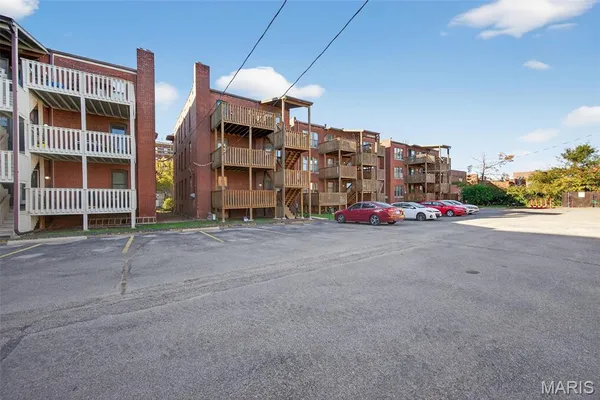 $190,000 | 5559 Pershing Avenue, Unit 1F, St. Louis, MO 63112