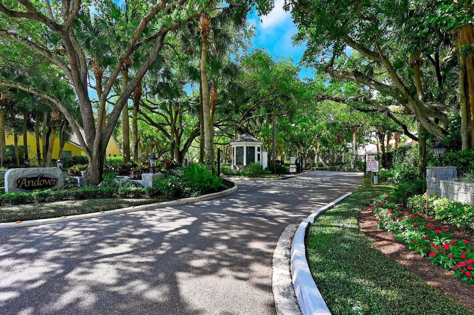 2870 Hampton Circle West Delray Beach, FL 33445 - Photo 27 of 31 Entry