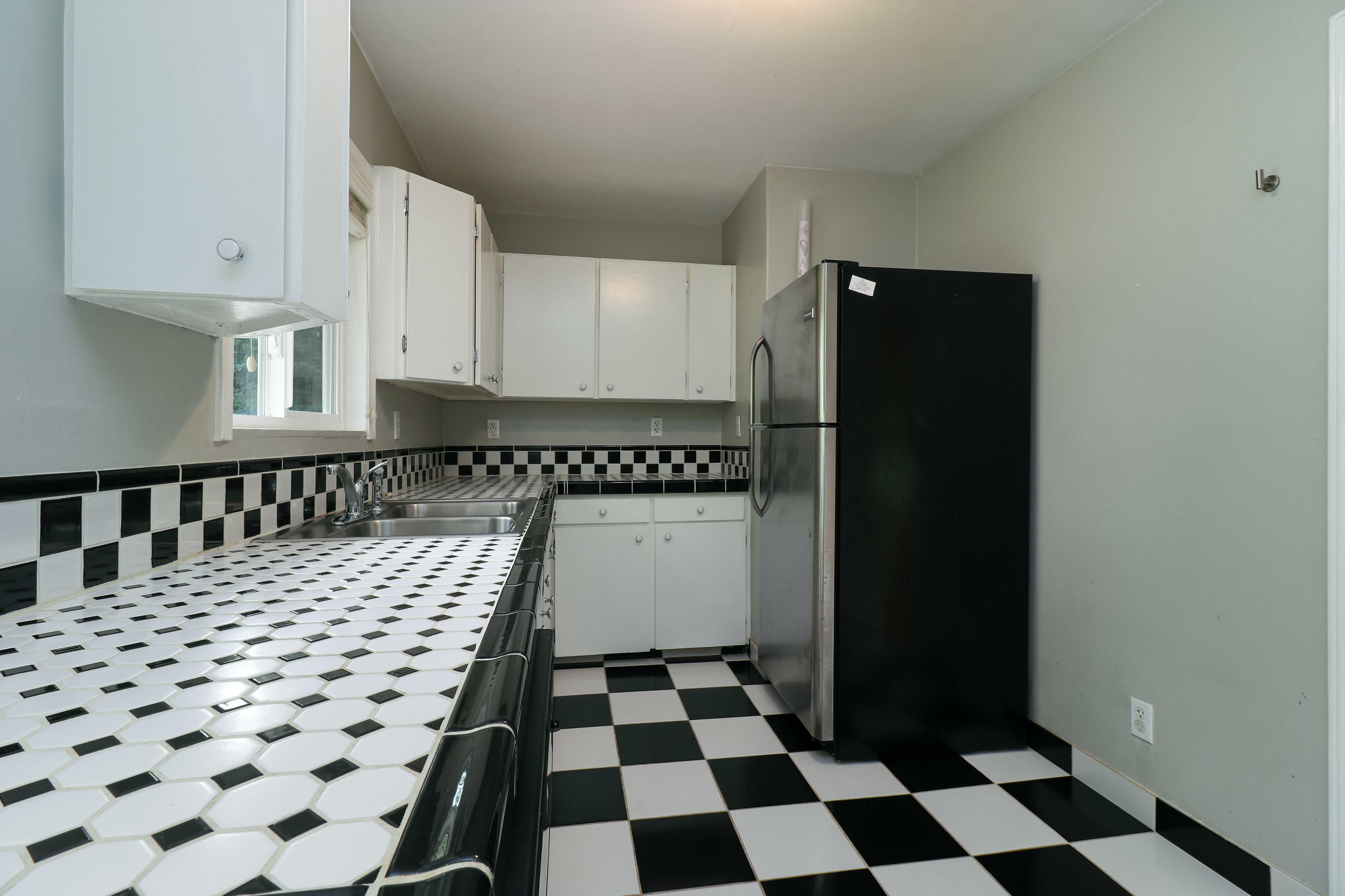 3651 Southwest Spring Garden Street Portland, OR 97219 - Photo 12 of 28 3651 SW Spring Garden St - 12