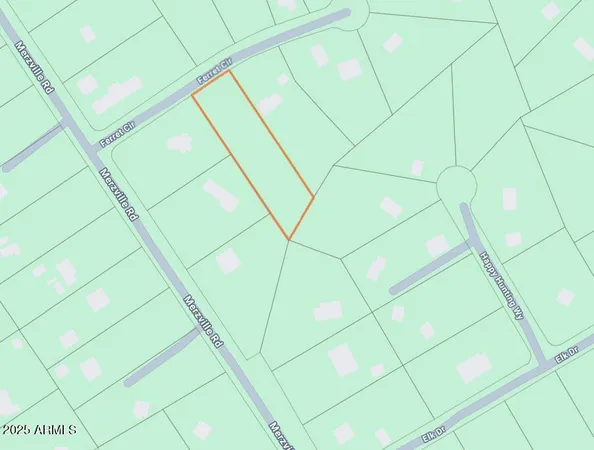 a view of yard with trees