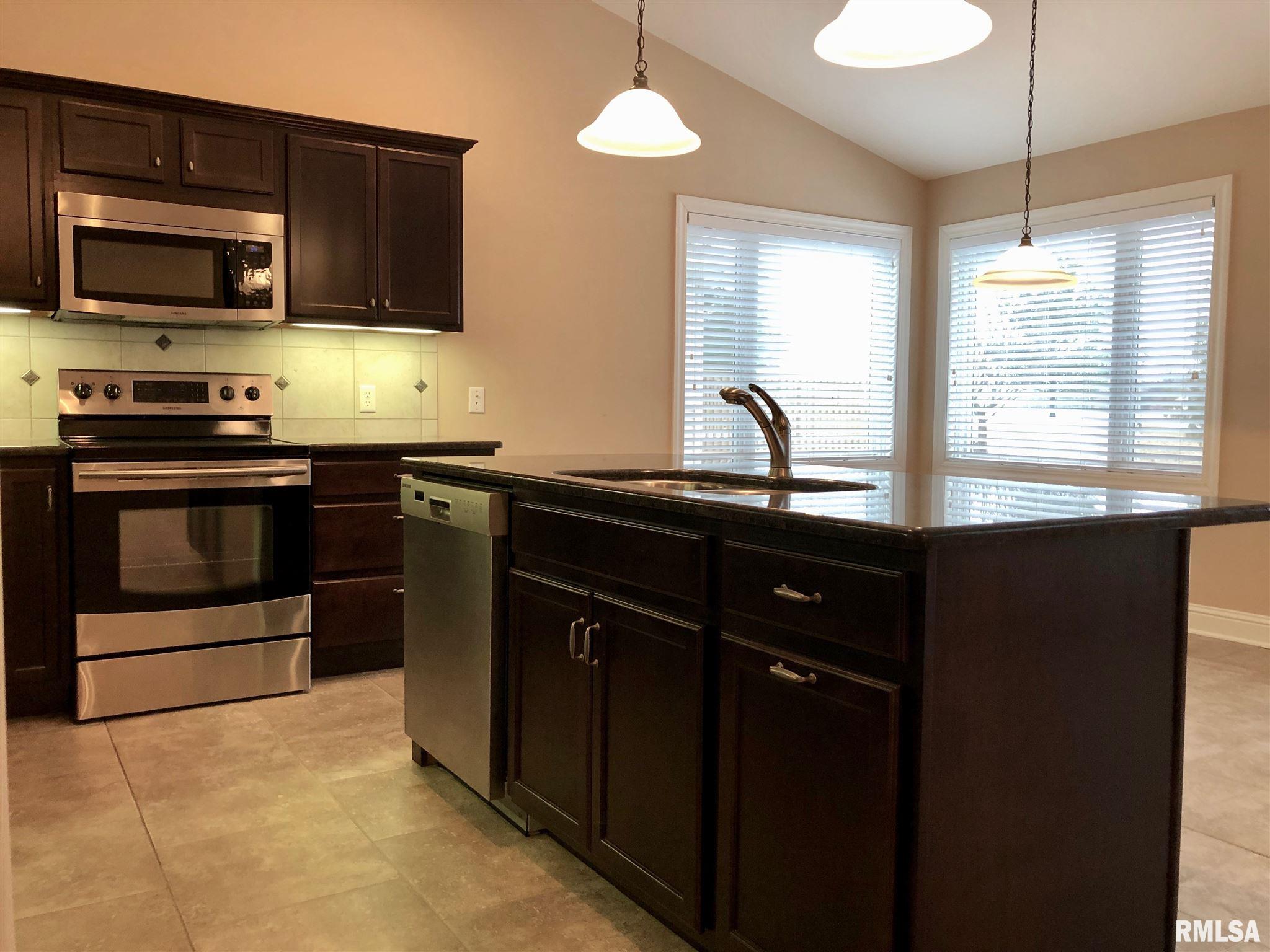 1125 Hawthorn Ridge Macomb, IL 61455 - Photo 11 of 30 Gallery Image 11