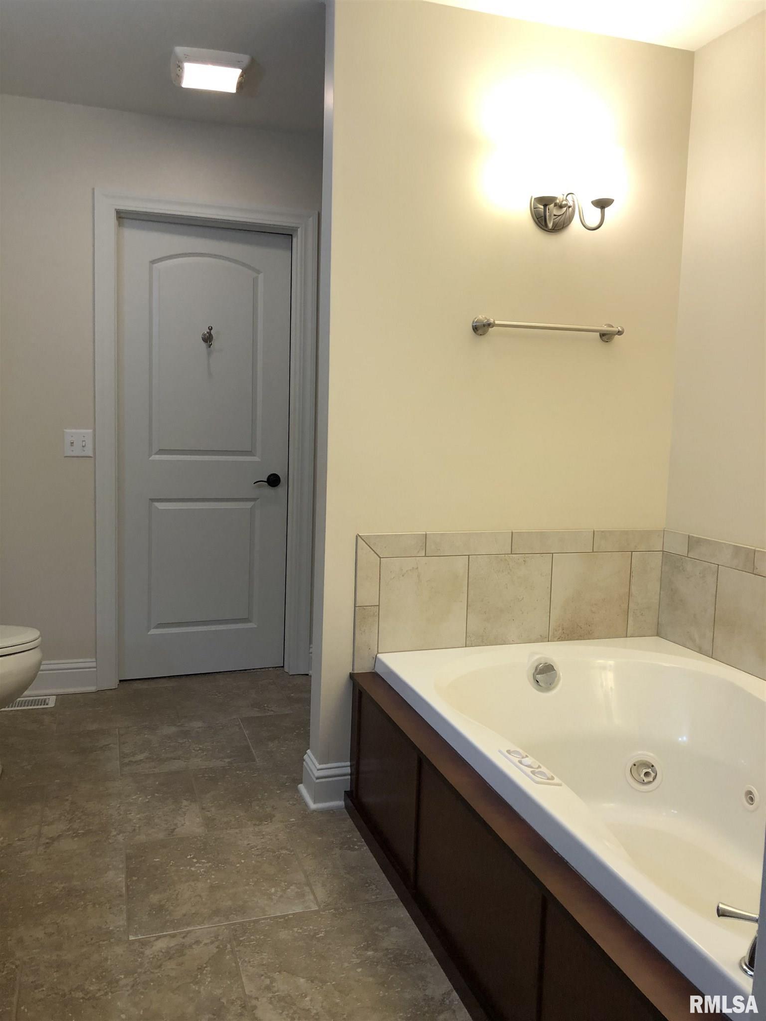 1125 Hawthorn Ridge Macomb, IL 61455 - Photo 21 of 30 Gallery Image 21