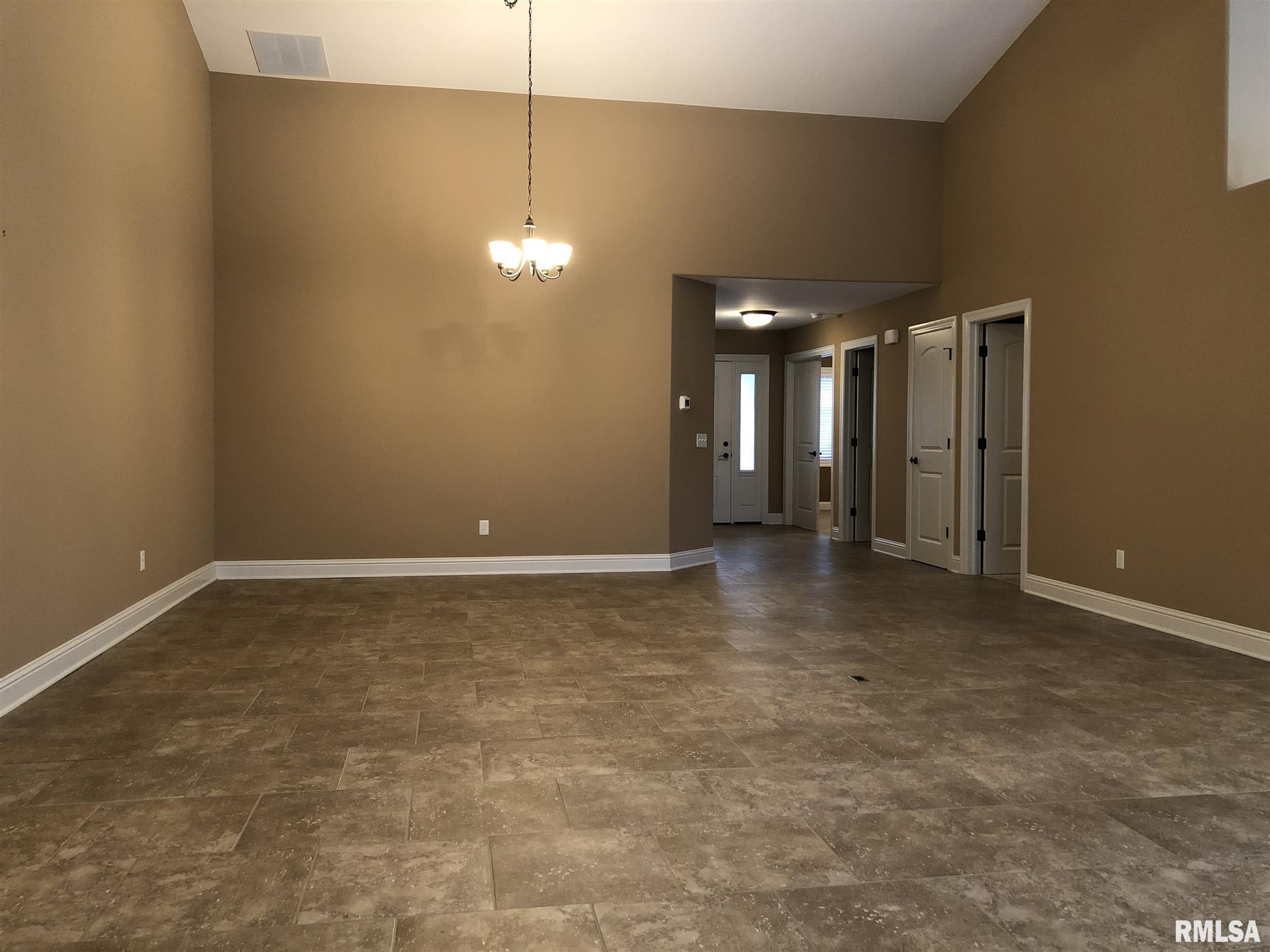 1125 Hawthorn Ridge Macomb, IL 61455 - Photo 3 of 30 Gallery Image 3