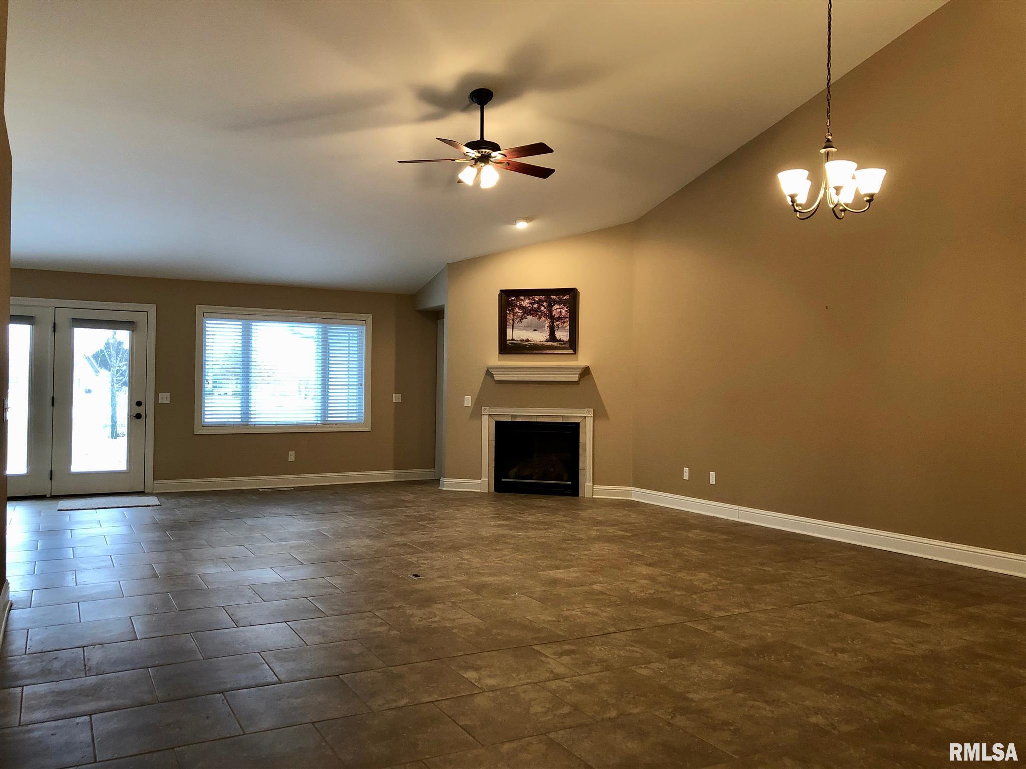 1125 Hawthorn Ridge Macomb, IL 61455 - Photo 5 of 30 Gallery Image 5