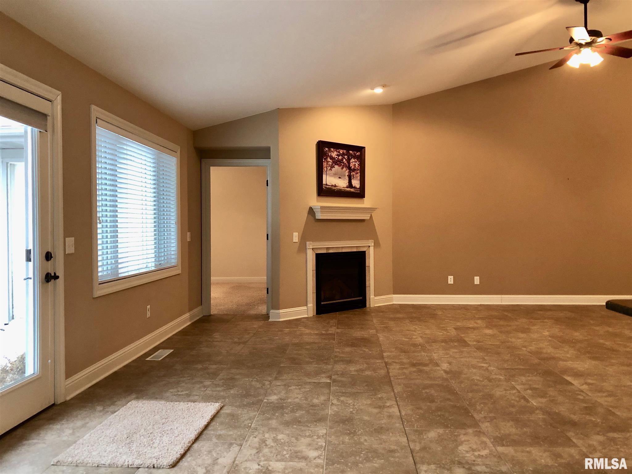 1125 Hawthorn Ridge Macomb, IL 61455 - Photo 7 of 30 Gallery Image 7