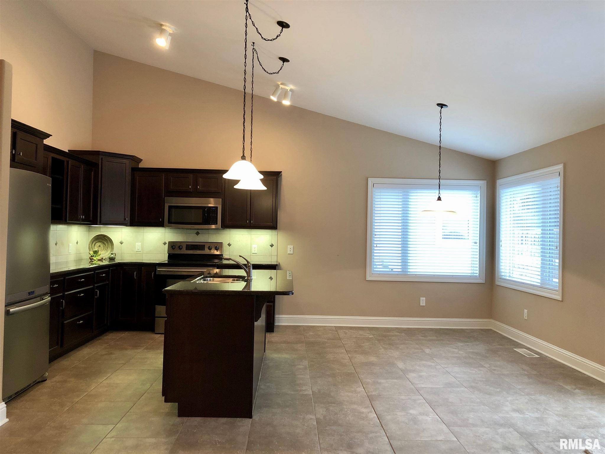 1125 Hawthorn Ridge Macomb, IL 61455 - Photo 10 of 30 Gallery Image 10