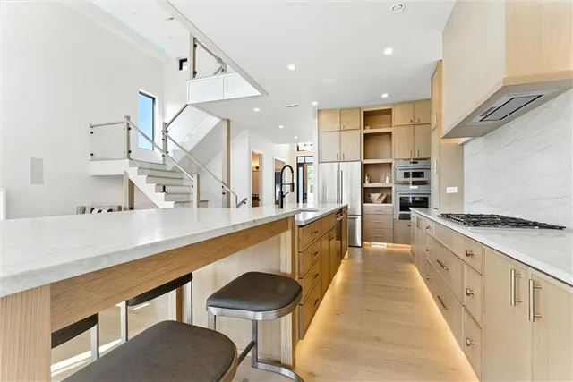 $1,150,000 | 2621 Northwest 84th Place, Kansas City, MO 64154