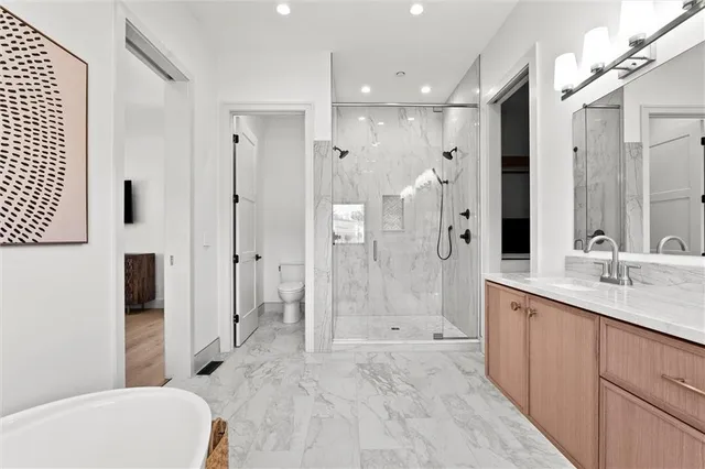 $1,150,000 | 2621 Northwest 84th Place, Kansas City, MO 64154