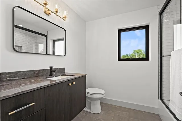 $1,150,000 | 2621 Northwest 84th Place, Kansas City, MO 64154