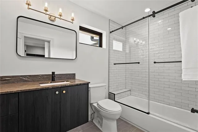 $1,150,000 | 2621 Northwest 84th Place, Kansas City, MO 64154