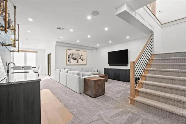 $1,150,000 | 2621 Northwest 84th Place, Kansas City, MO 64154