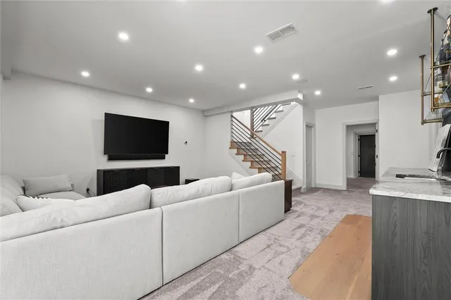 $1,150,000 | 2621 Northwest 84th Place, Kansas City, MO 64154