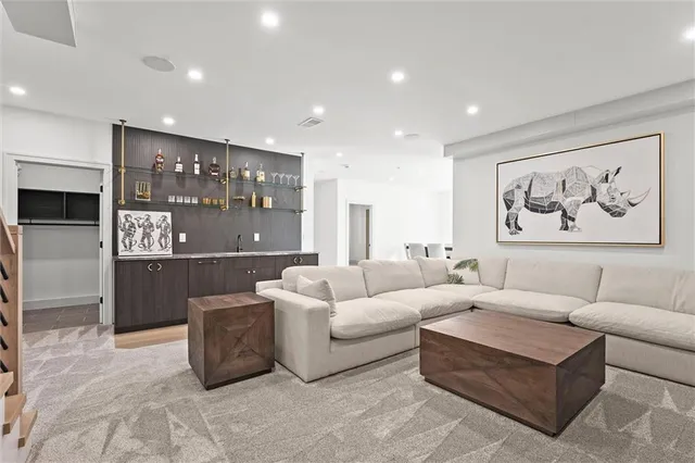 $1,150,000 | 2621 Northwest 84th Place, Kansas City, MO 64154