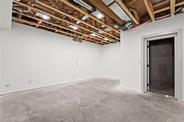 $1,150,000 | 2621 Northwest 84th Place, Kansas City, MO 64154