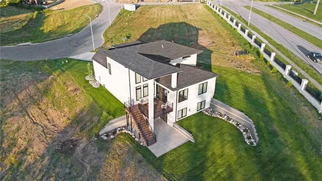 $1,150,000 | 2621 Northwest 84th Place, Kansas City, MO 64154