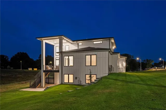 $1,150,000 | 2621 Northwest 84th Place, Kansas City, MO 64154