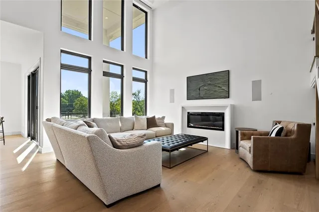 $1,150,000 | 2621 Northwest 84th Place, Kansas City, MO 64154