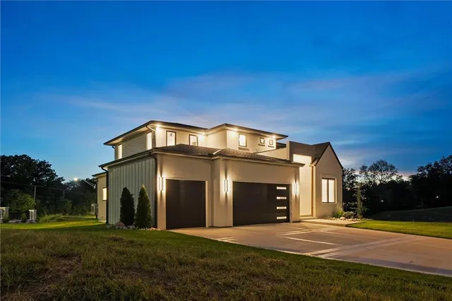 $1,150,000 | 2621 Northwest 84th Place, Kansas City, MO 64154