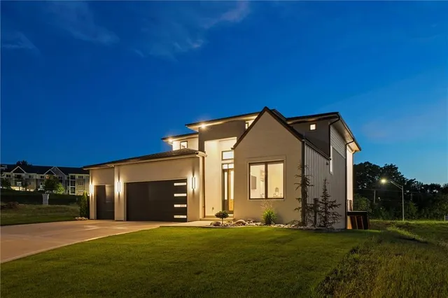 $1,150,000 | 2621 Northwest 84th Place, Kansas City, MO 64154