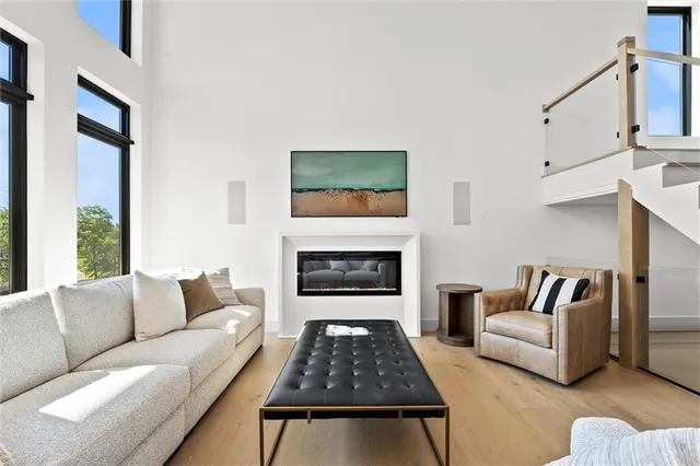 $1,150,000 | 2621 Northwest 84th Place, Kansas City, MO 64154