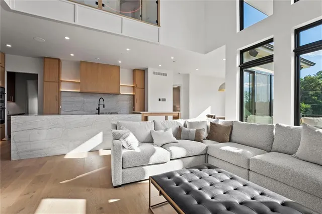 $1,150,000 | 2621 Northwest 84th Place, Kansas City, MO 64154