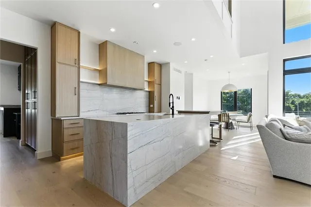 $1,150,000 | 2621 Northwest 84th Place, Kansas City, MO 64154