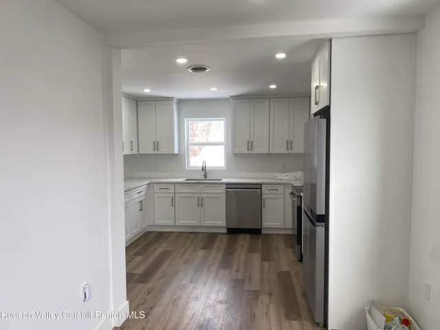 $2,200 | 520 Delaware Avenue, Unit 2, Kingston, NY 12401