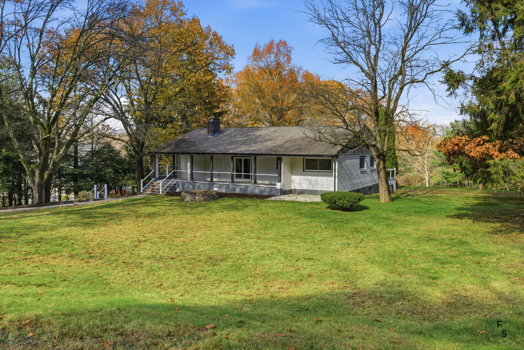 260 Smith Street South Windsor, CT 06074 - Photo 2 of 40