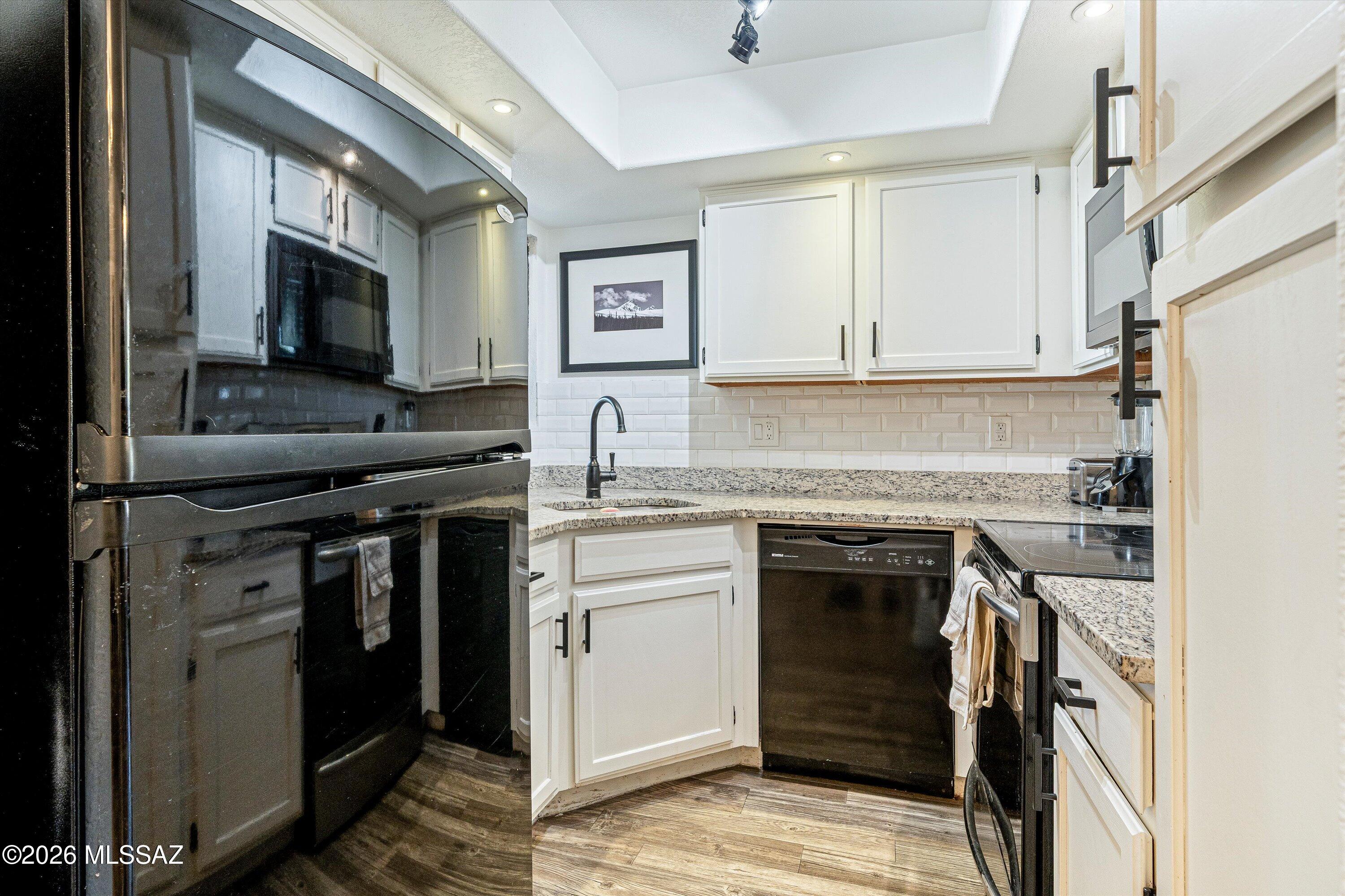 5800 North Kolb Road, Unit 1102 Tucson, AZ 85750 - Photo 9 of 36 a kitchen with stainless steel appliances granite countertop a stove and a refrigerator