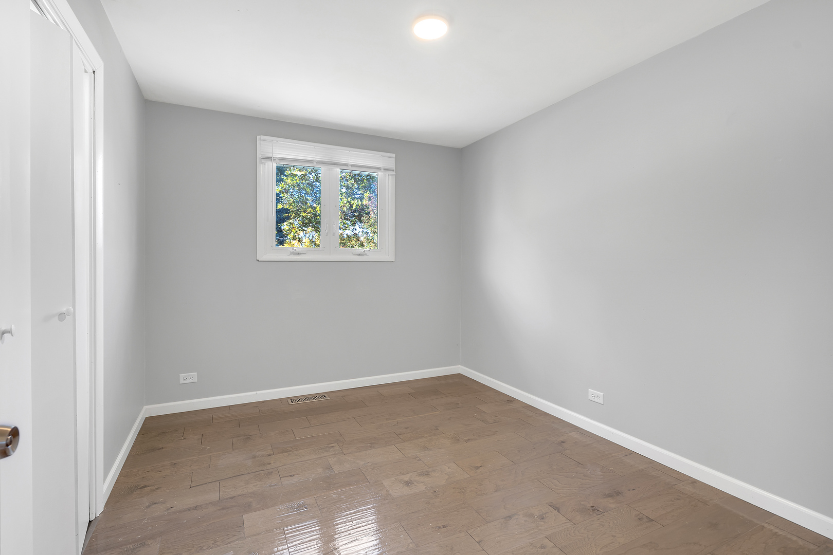 403 Arrowhead Trail Carol Stream, IL 60188 - Photo 19 of 22 an empty room with a window