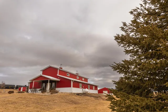 $899,900 | 898 60th Avenue, Beaver Creek, MN 56116