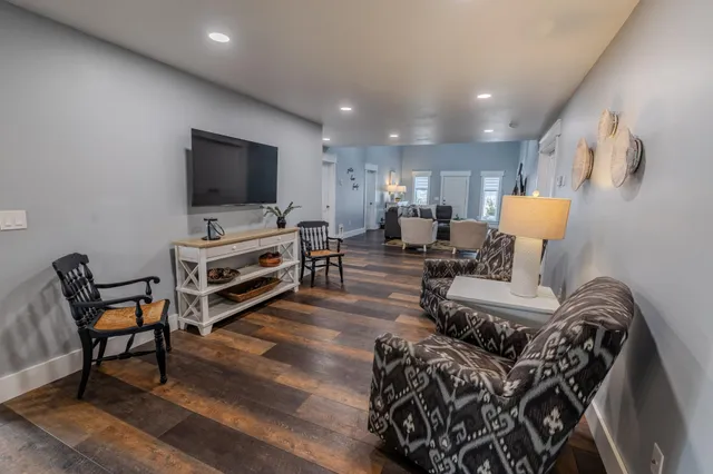 $899,900 | 898 60th Avenue, Beaver Creek, MN 56116