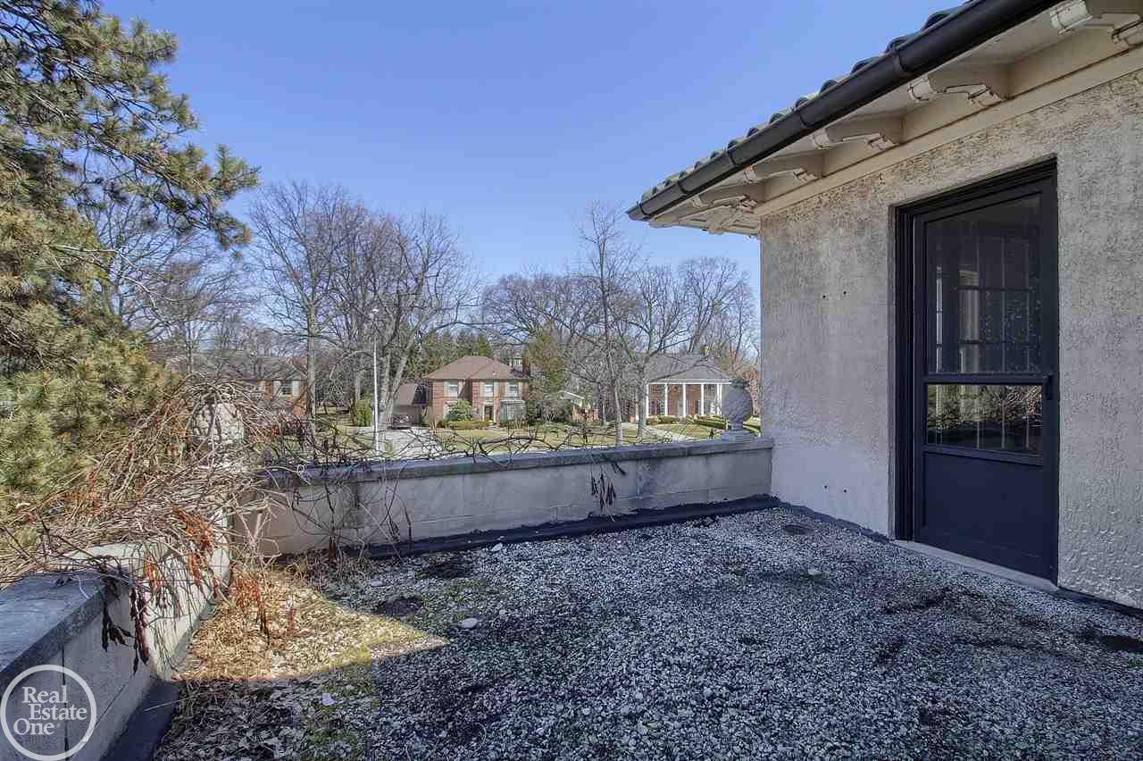 1005 Whittier Road Grosse Pointe, MI 48230 - Photo 31 of 63 31375442-30.JPG