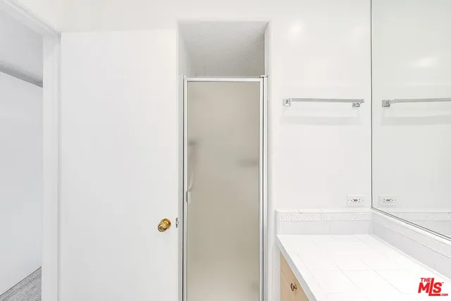 $3,995 | 825 South Gretna Green Way, Unit J, Los Angeles, CA 90049