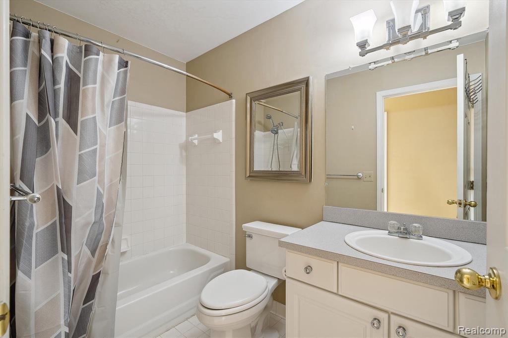 3244 Bridlewood Drive Rochester, MI 48306 - Photo 35 of 48