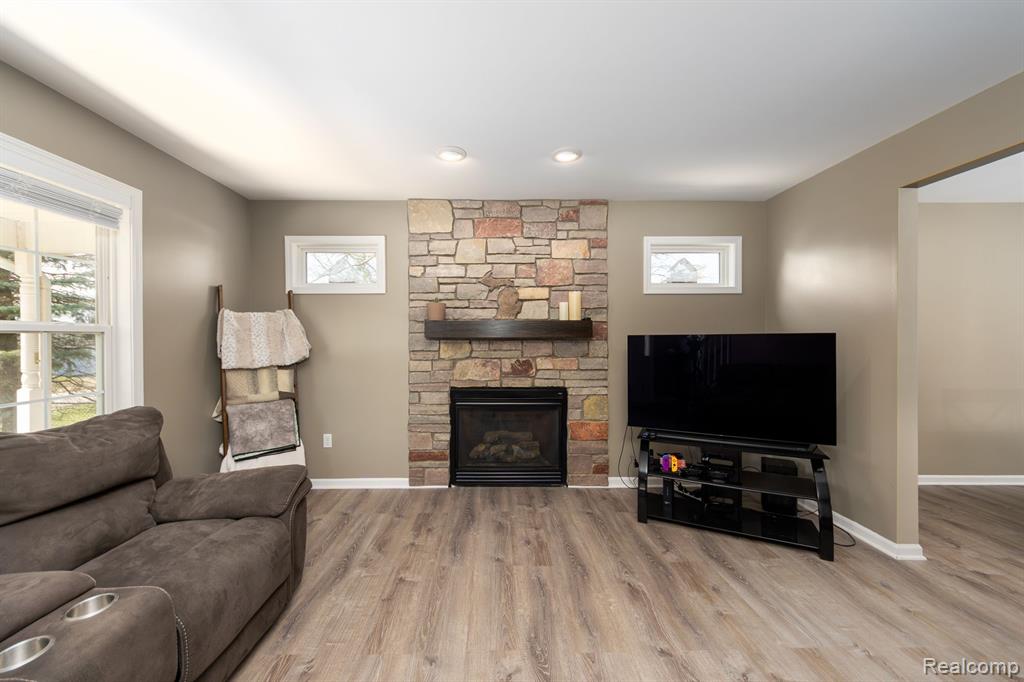 2383 Ava Howell, MI 48843 - Photo 4 of 30 Gallery Image 4