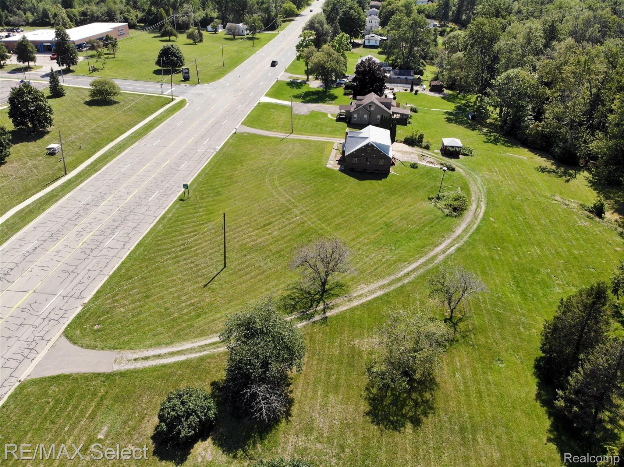 4304 South Center Road Burton, MI 48519 - Photo 4 of 28 4304 S Center Road 06.JPG