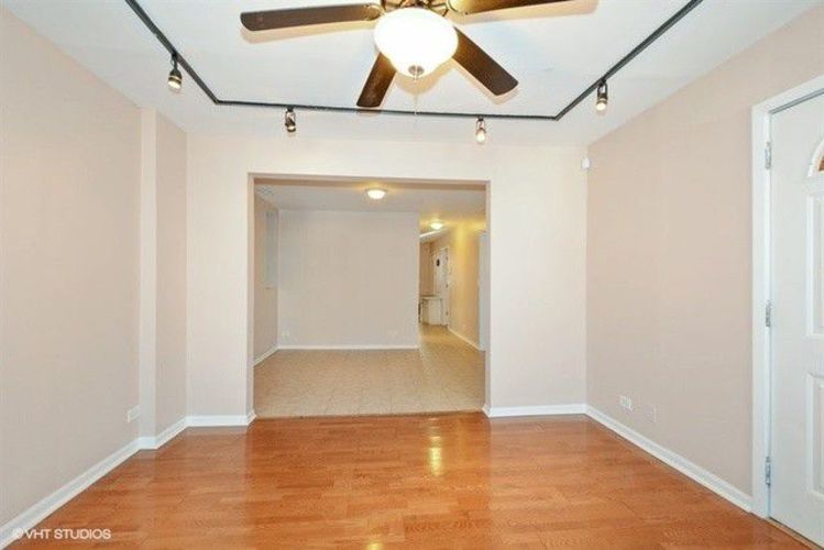 1631 West 18th Street, Unit 2 Chicago, IL 60608 - Photo 2 of 7 a view of an entryway