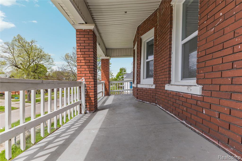 3010 Montclair Street Detroit, MI 48214 - Photo 6 of 61