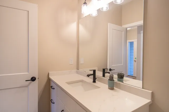 $428,000 | 870 Bucknell Lane Southeast, Stewartville, MN 55976