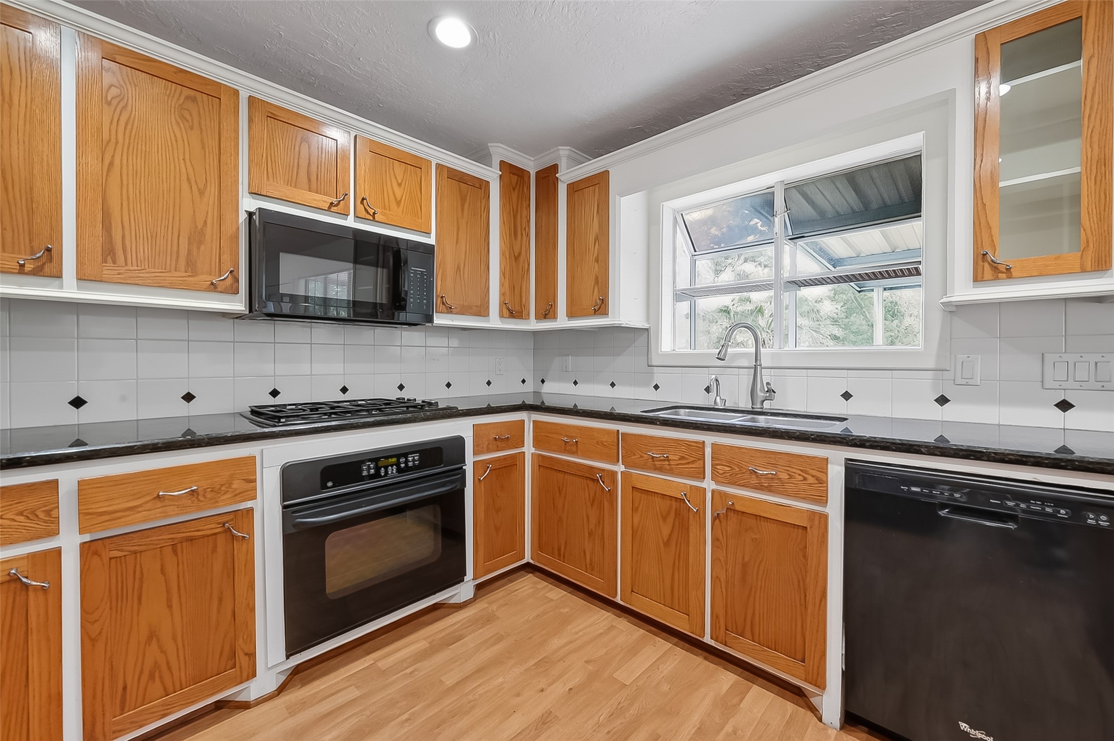 16219 Amcreek Road Houston, TX 77068 - Photo 11 of 34 Kitchen