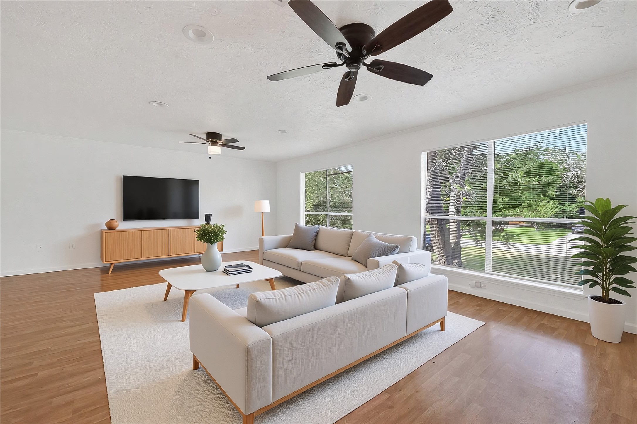 16219 Amcreek Road Houston, TX 77068 - Photo 5 of 34 Living Room- Virtually staged